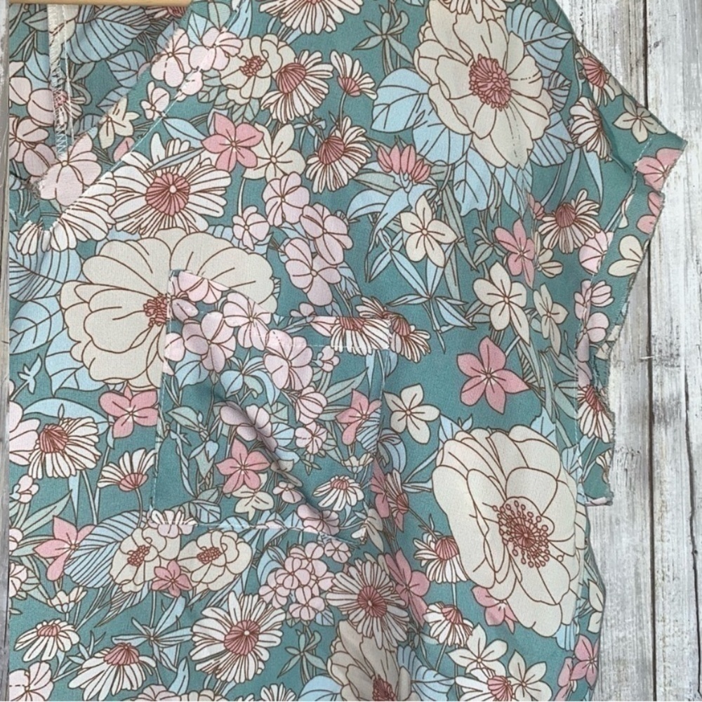 Jodifl Vintage Floral Raw Hem Oversized Blouse - Picture 2 of 5